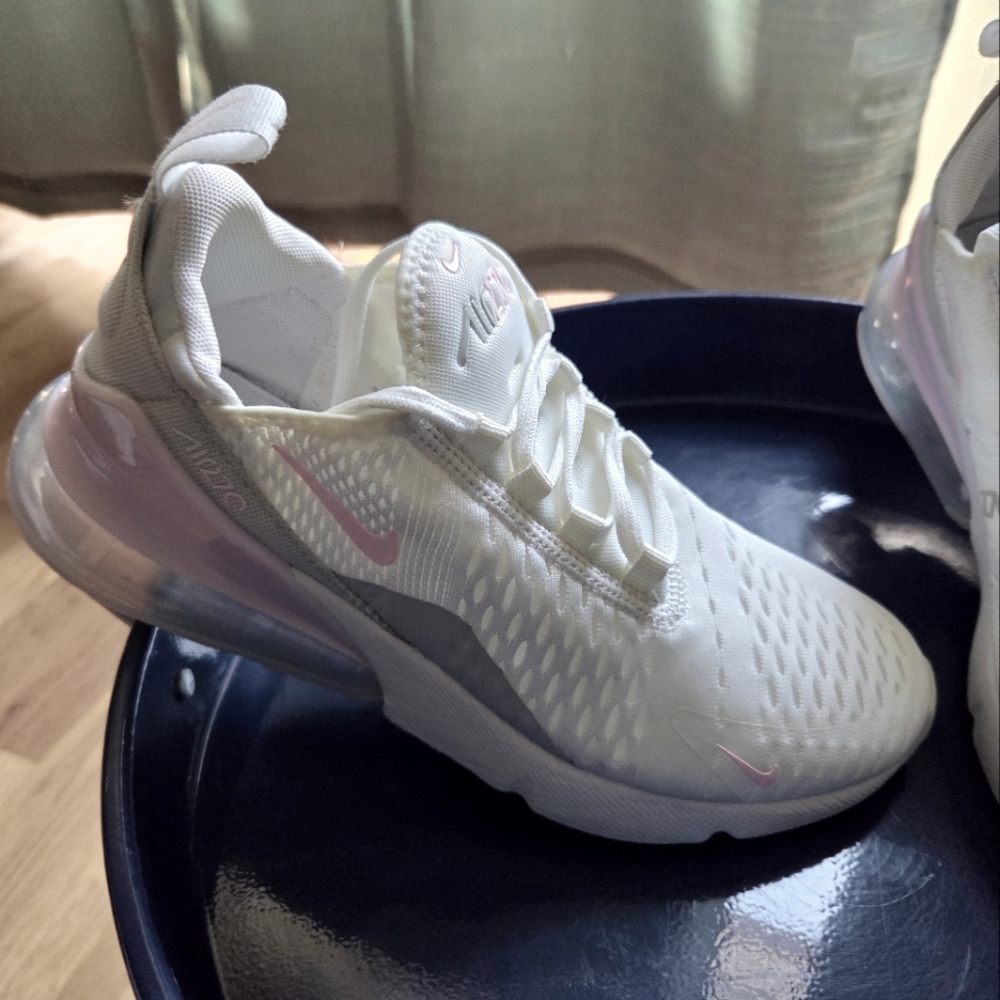 Nike Womens Air Max 270